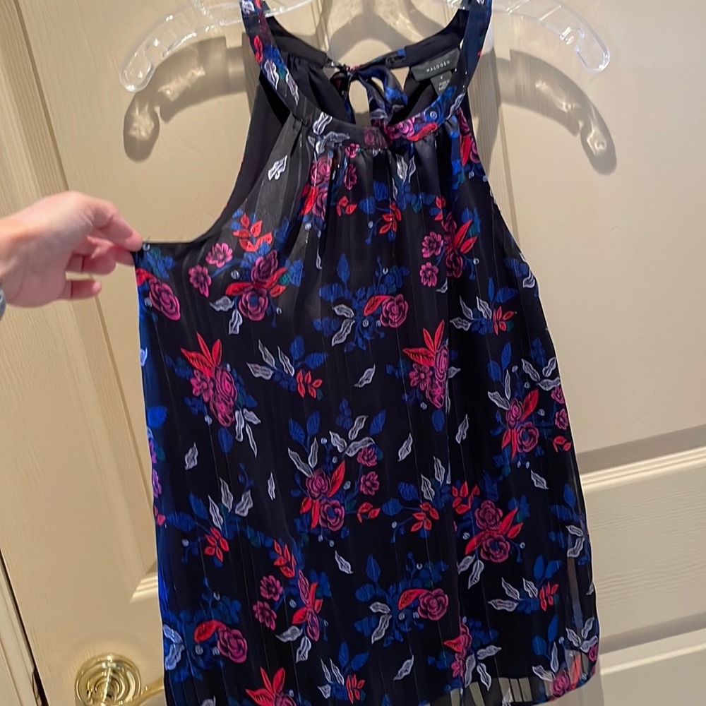 Rose multicolored black tank top. BNWT by Halogen size Small